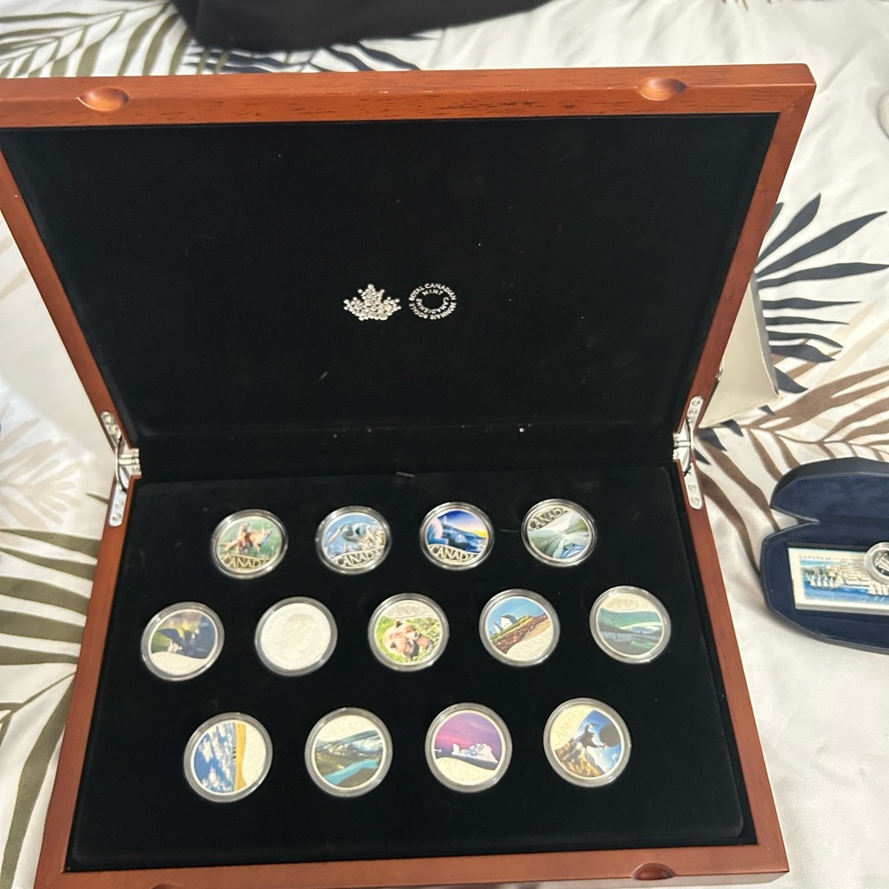 Canadian Commemorative Coin Set - Picture 2 of 3
